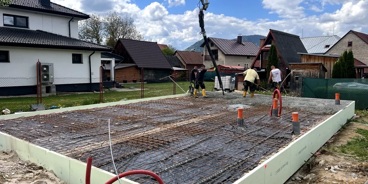 Betonáž vystuženej základovej dosky v Martinčeku