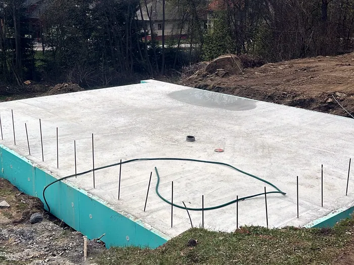 Realizácia základovej dosky v Nižných Malatínach – fotka 4