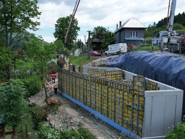 Monolitické steny rodinného domu v Černovej – fotka 4