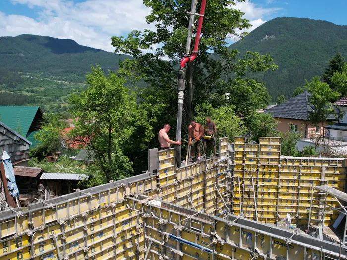 Monolitické steny rodinného domu v Černovej – fotka 7